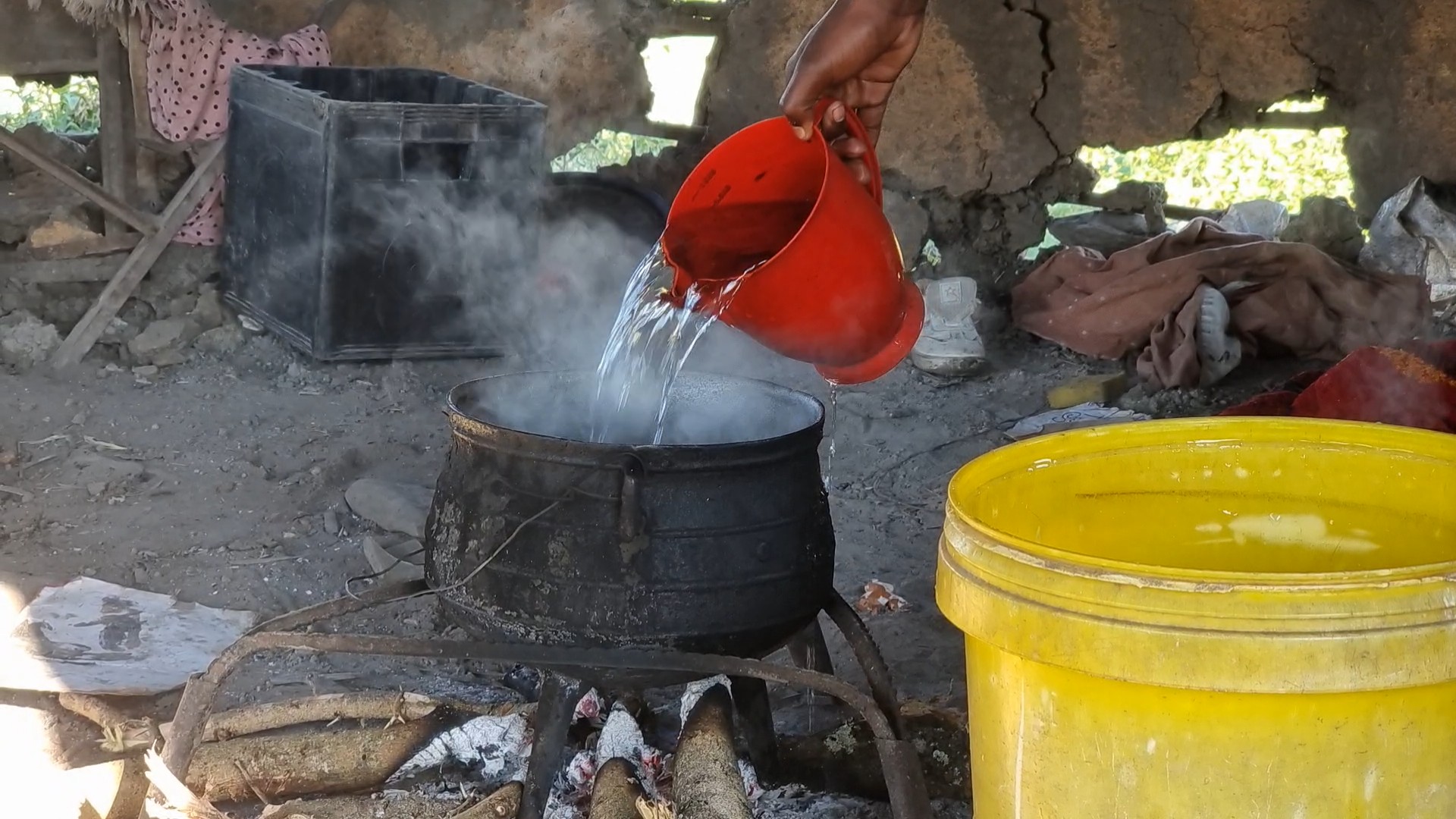 Community context behind the water crisis